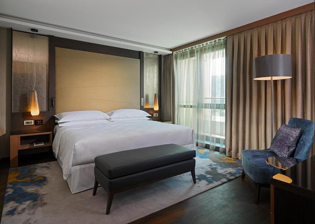 Фото Sheraton Grand Tbilisi Metechi Palace