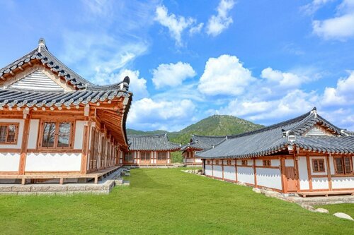 Гостиница Gyeongju Hanokhotel Chunchugwan в Кенджу