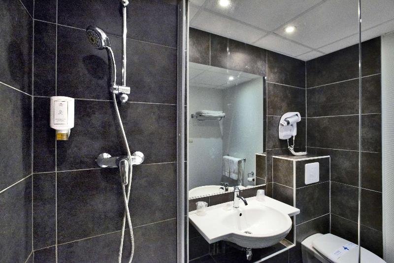 Фото Hôtel Kyriad La Rochelle Centre Ville