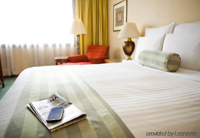 Фото Courtyard by Marriott Shanghai Pudong