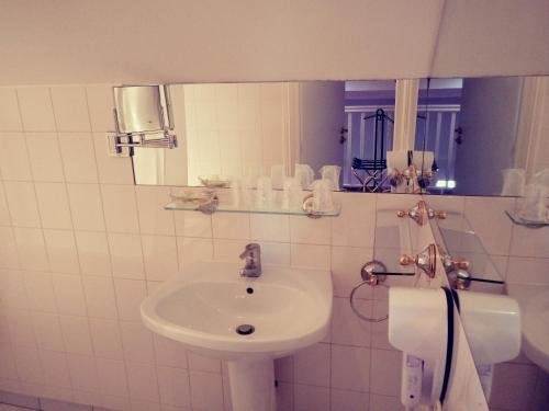 Фото Hôtel La Villa Fleurie