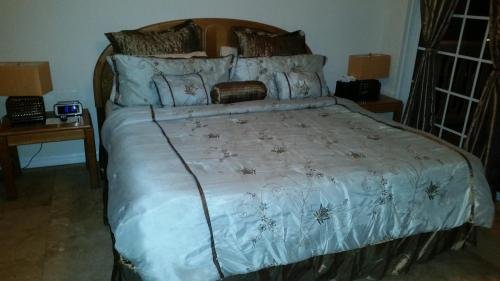 Фото Coconut Cove Resort and Marina