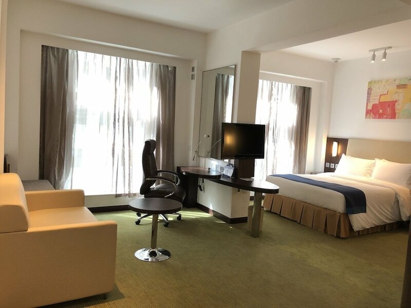 Гостиница Holiday Inn Express Hong Kong Soho в Гонконге