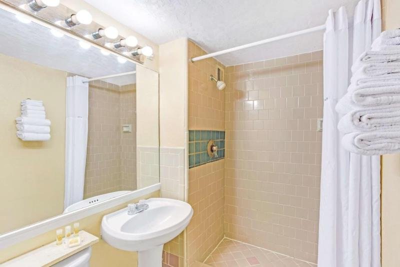 Фото Red Lion Inn & Suites Tucson Downtown