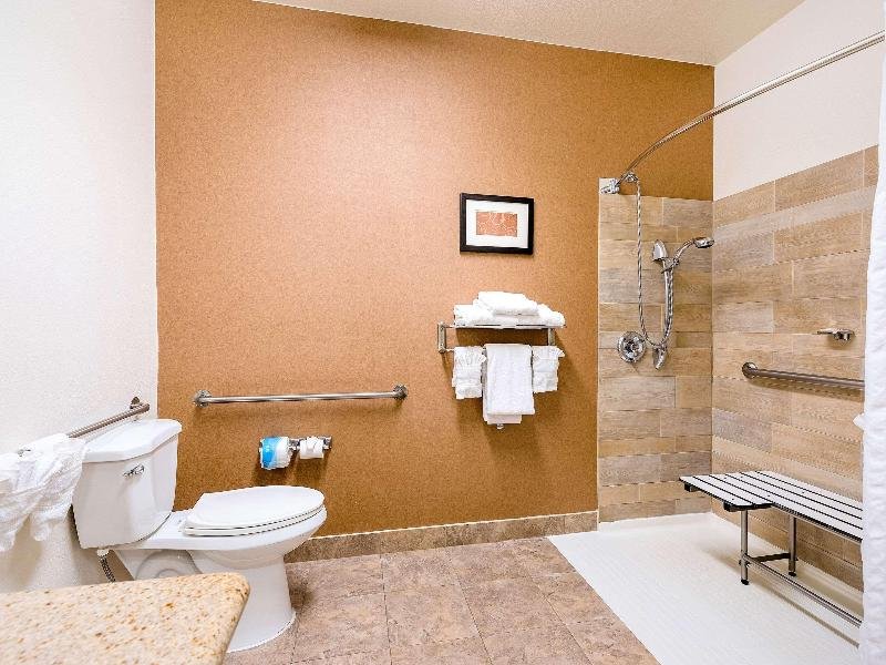 Фото Comfort Suites Golden West on Evergreen Parkway