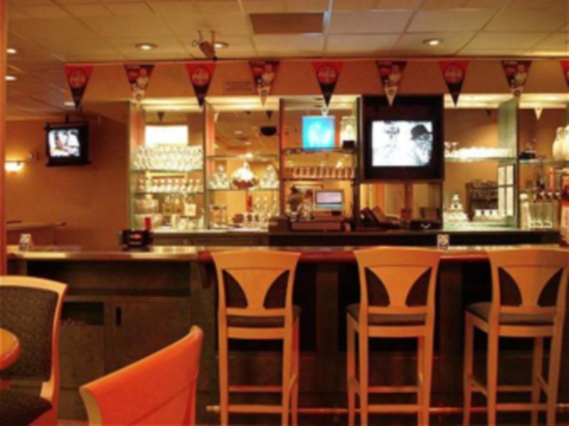 Фото Ramada by Wyndham Reno Hotel and Casino