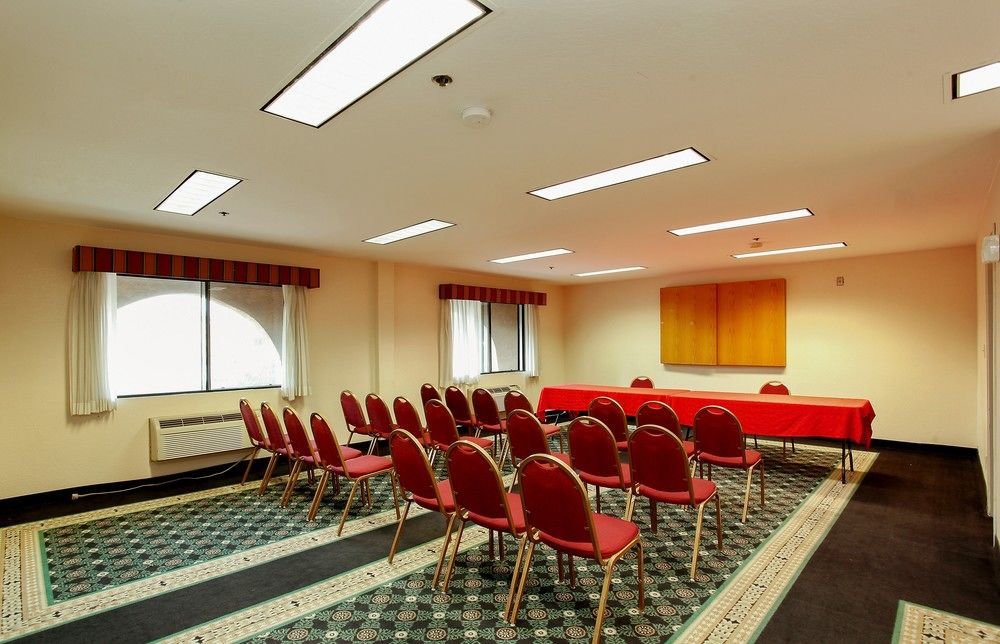 Фото Candlewood Suites Ontario - Convention Center