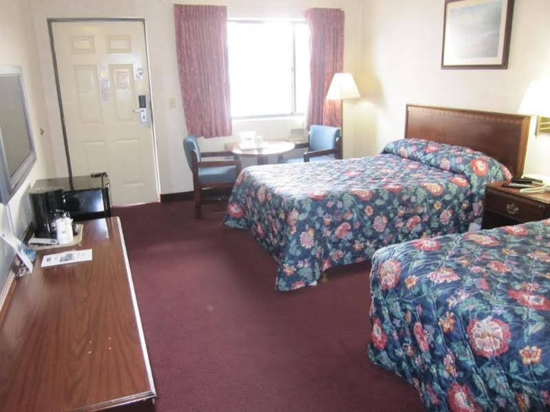 Фото Travelodge by Wyndham Niagara Falls