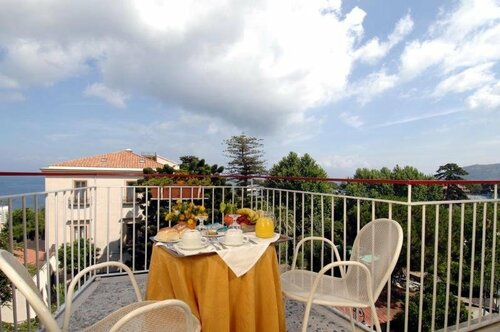 Гостиница Hotel La Meridiana в Сорренто