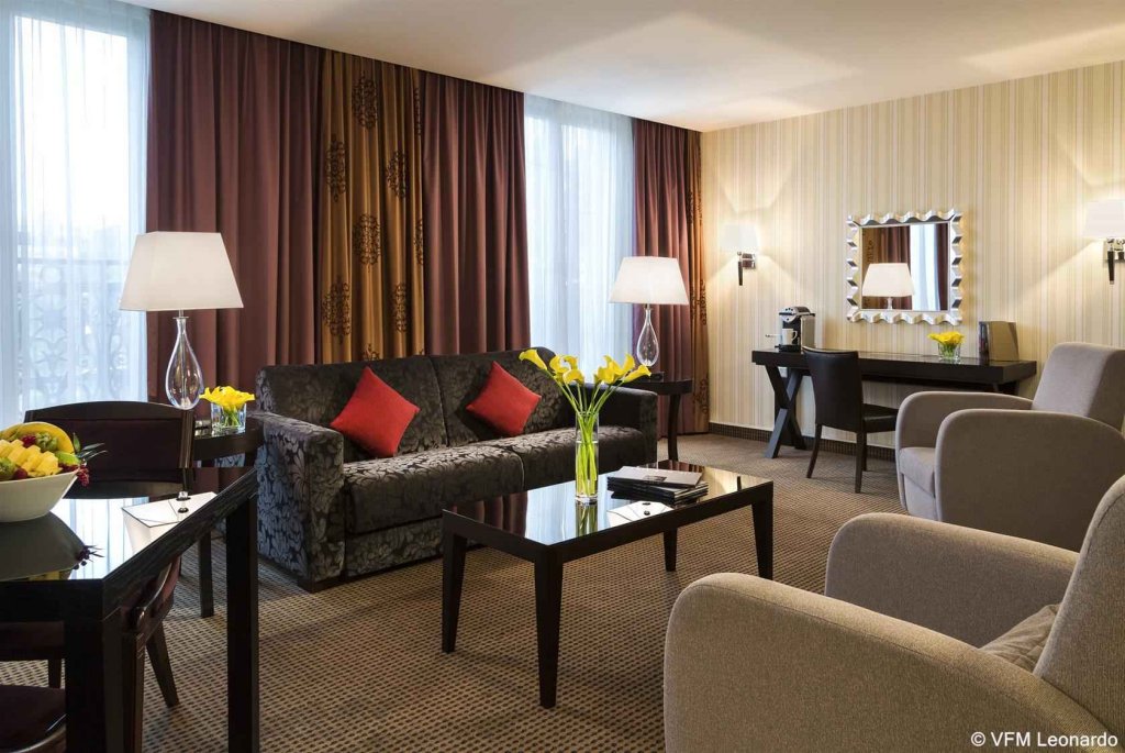 Фото Crowne Plaza Paris Republique