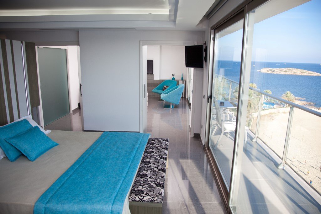 Фото The Ibiza Twiins Hotel