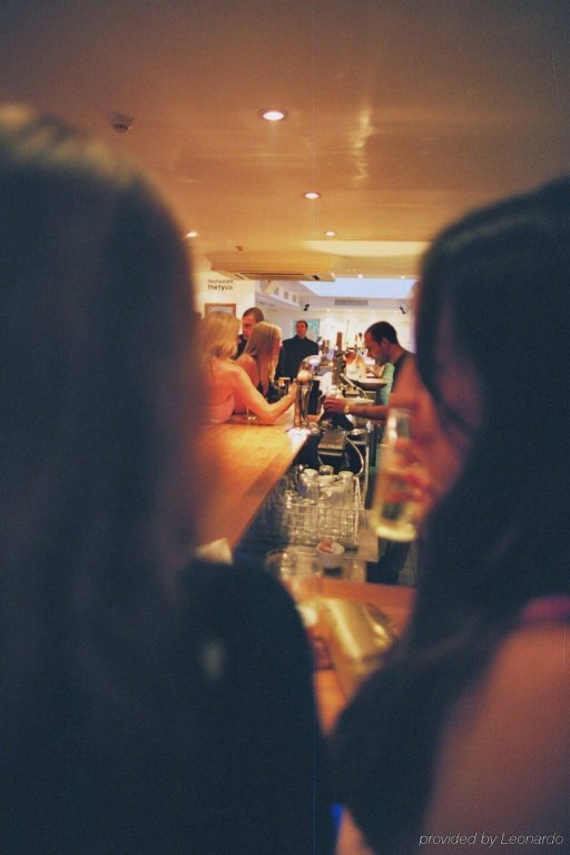 Фото Mandolay Hotel Guildford