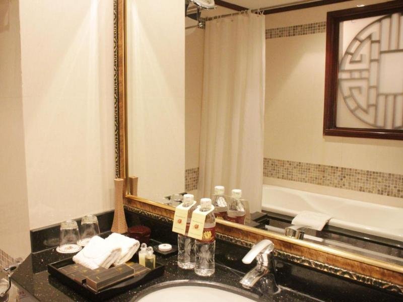 Фото Golden Lotus Boutique Hotel