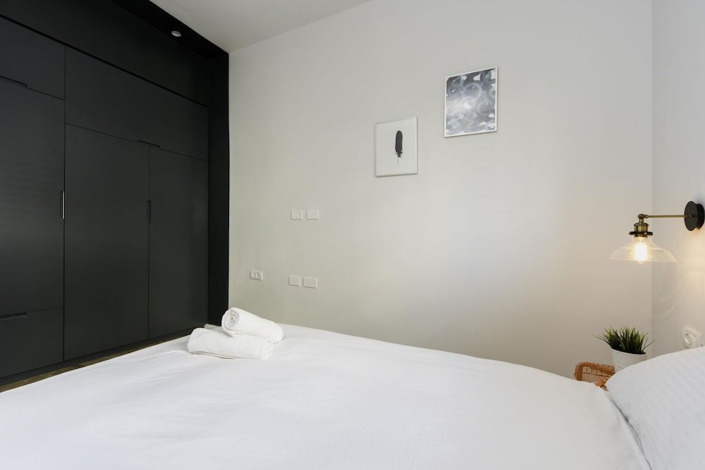 Фото Beautiful & Stylish 2bd with Balcony