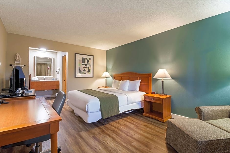 Фото Rodeway Inn Portland Airport Hotel