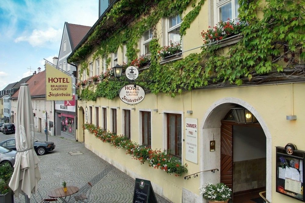 Фото отеля 1