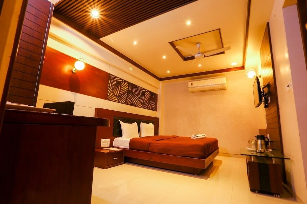 Фото Hotel Grandpragati