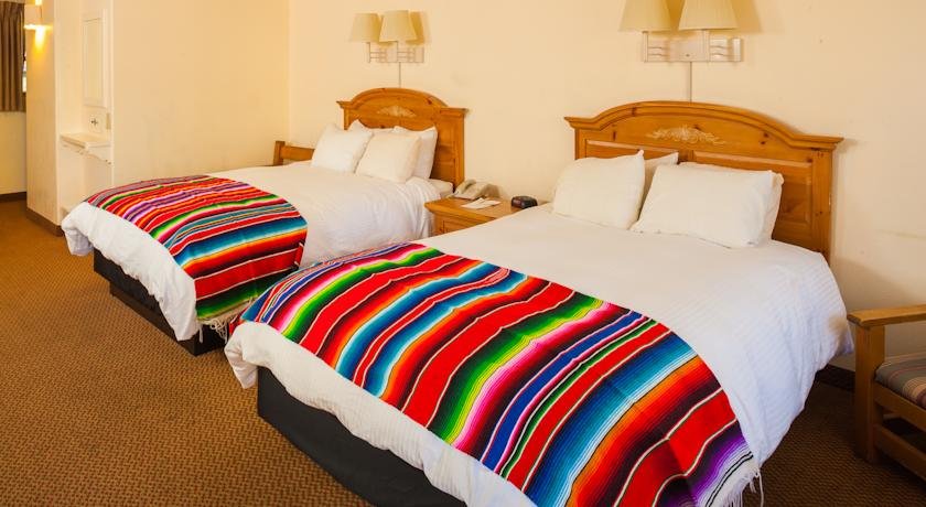 Фото El Pueblo Lodge