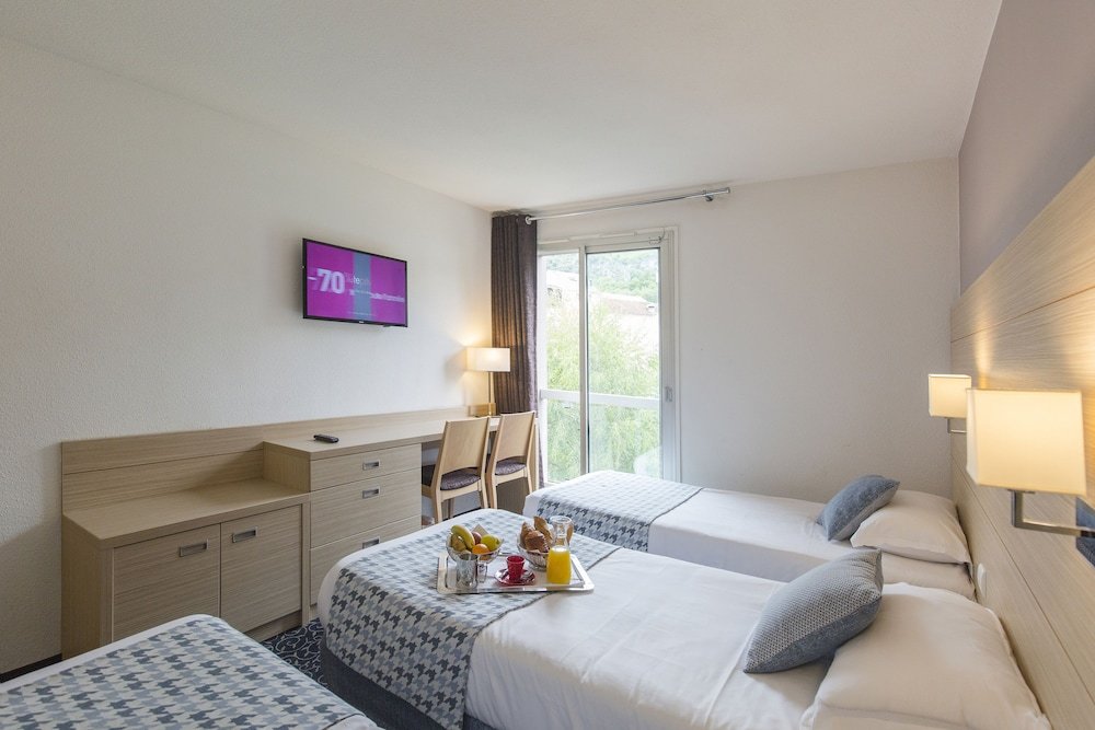 Фото Mediterranee Hotel