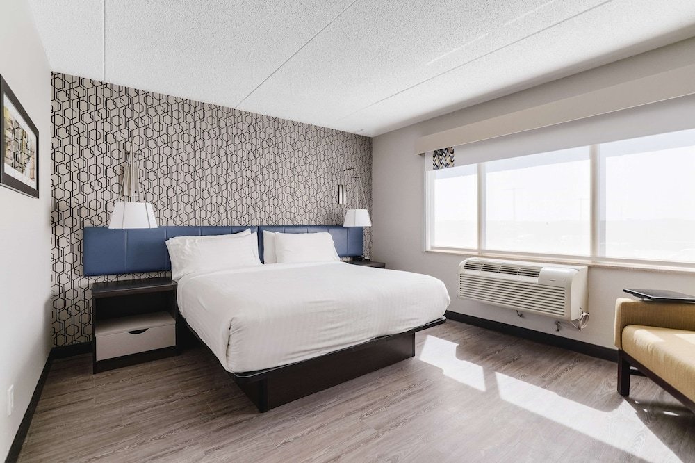 Фото GLō Best Western Mississauga Corporate Centre