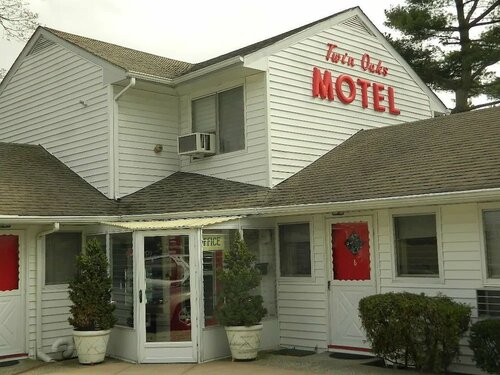 Гостиница Twin Oaks Motel