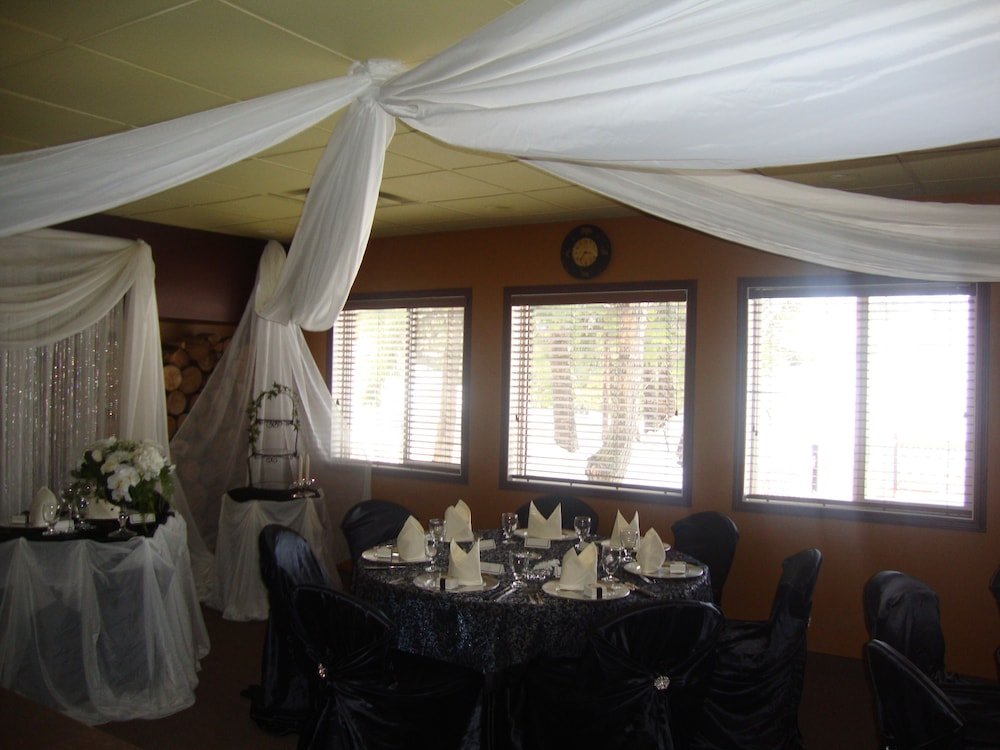 Фото Elkwater Lake Lodge