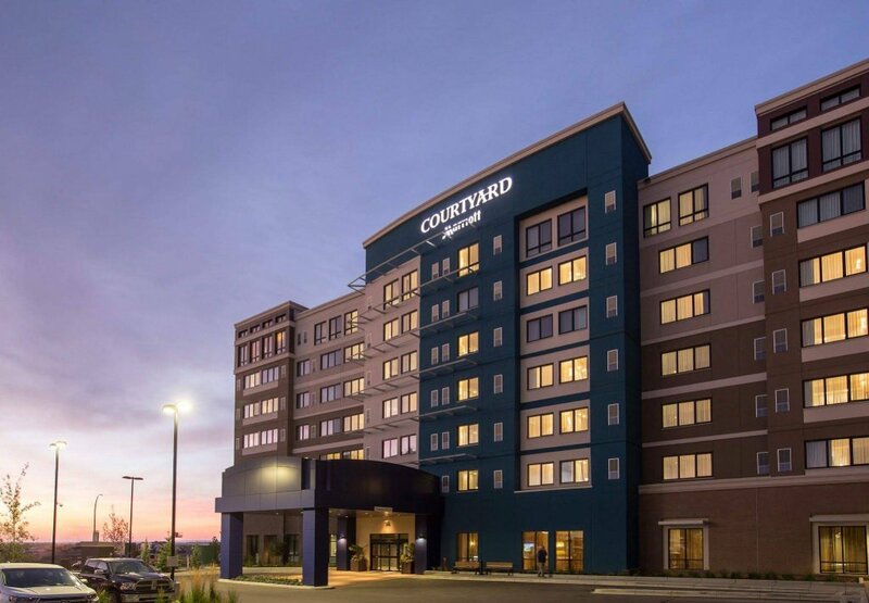 Гостиница Courtyard by Marriott Calgary South в Калгари