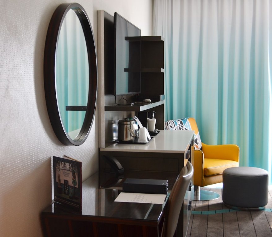 Фото Sheraton Tucson Hotel and Suites