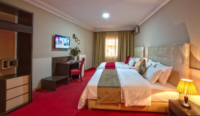 Фото отеля 2