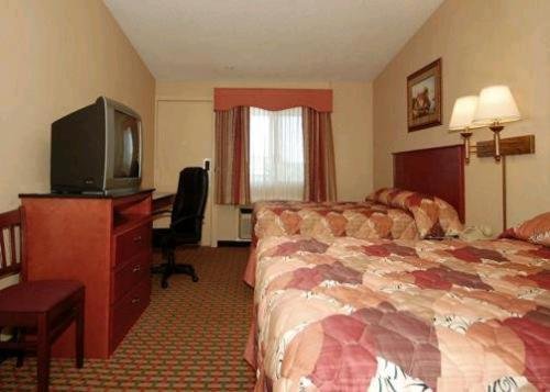 Фото Americas Best Value Inn Smithtown Long Island
