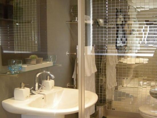 Фото Four Rosmead