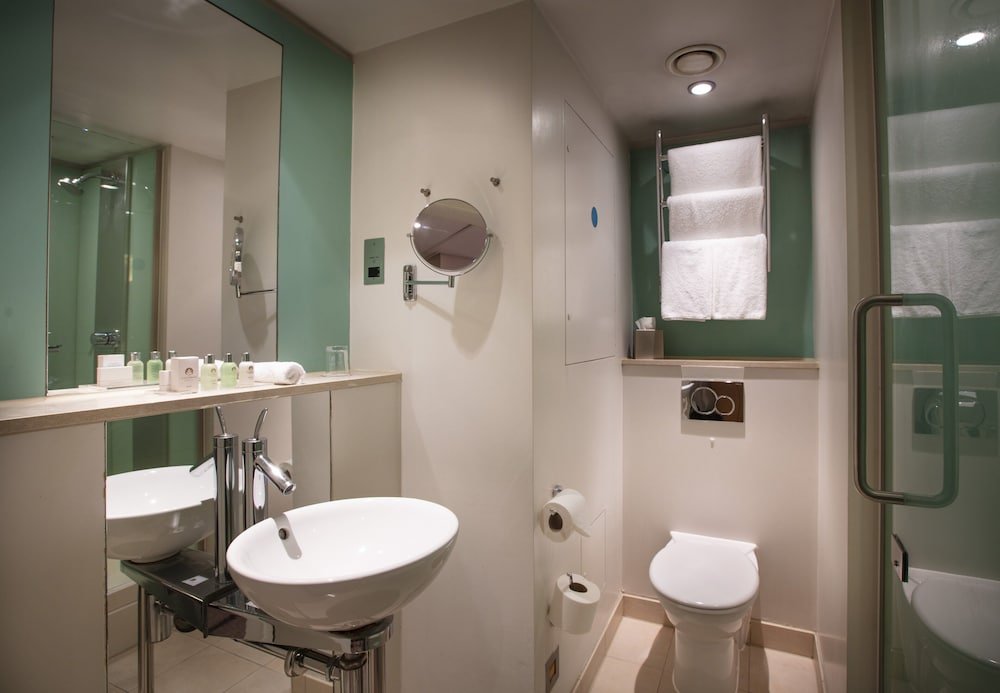 Фото The Cumberland London