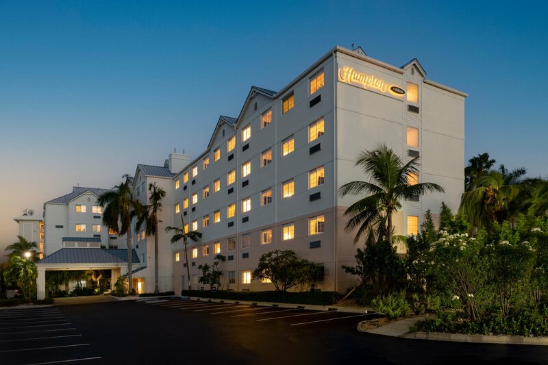 Гостиница Hampton by Hilton Grand Cayman