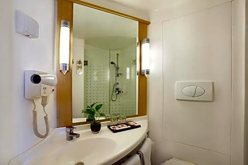 Фото Ibis Surabaya City Center