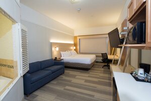 Гостиница Holiday Inn Express & Suites Port Huron