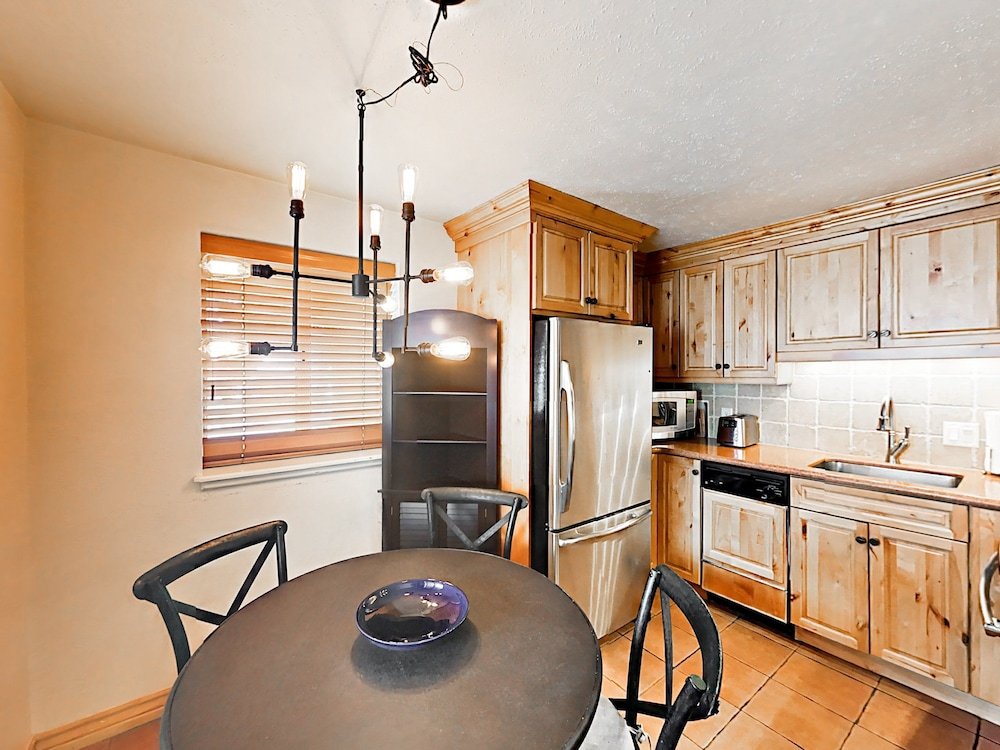 Фото 940 Waters Ave Condo Unit 101 - 2 Br condo by RedAwning