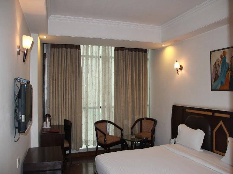Фото Hotel Saptagiri
