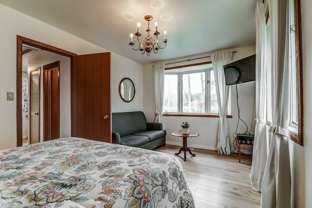 Фото Vineyard Villa Bed & Breakfast