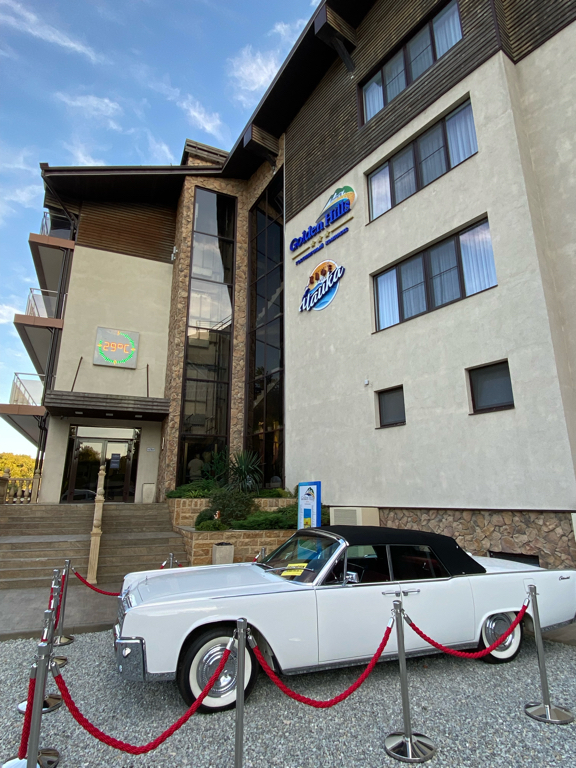 Фото Golden Hills