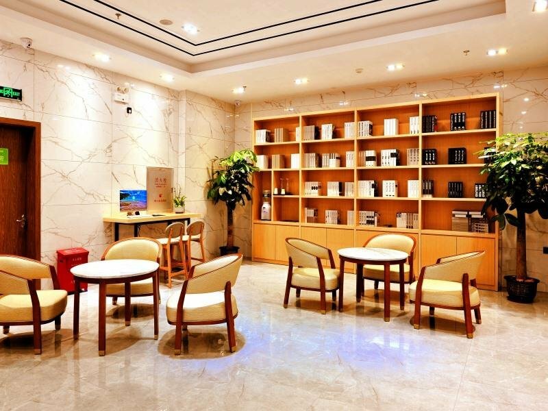 Гостиница GreenTree Inn Haikou City Wuzhishan Road в Хайкоу