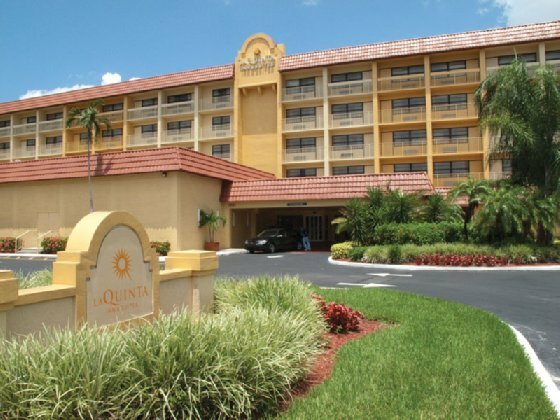 Гостиница La Quinta Inn & Suites by Wyndham Coral Springs Univ Dr в Корал Спрингс