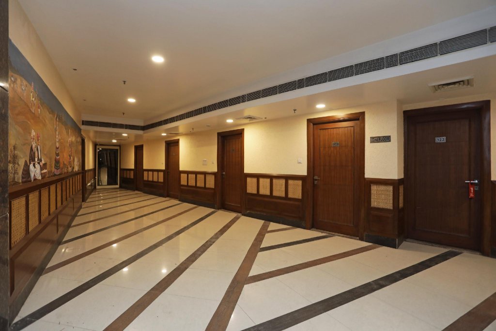 Фото Oyo 11061 Hotel Awesome
