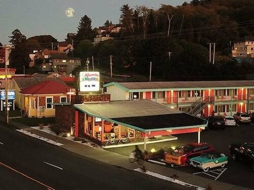 Гостиница Atomic Motel в Астории