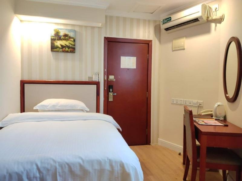 Фото GreenTree Inn Zhenjiang Center Street No. 1 Peoples Hospital Express Hotel