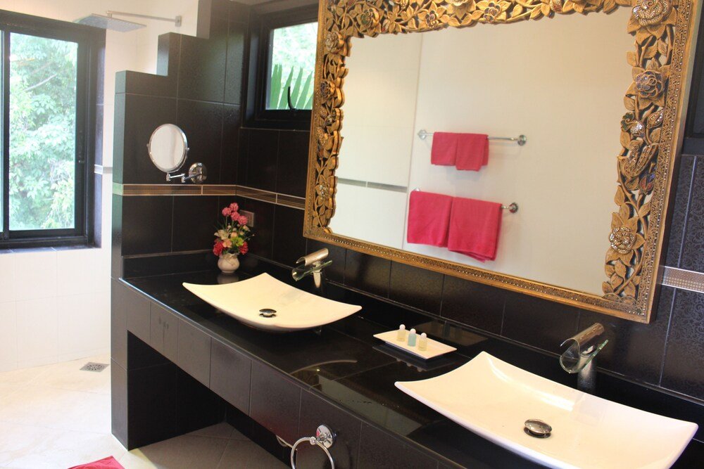 Фото Luxurious House With sea View - 2 Swimming Pools