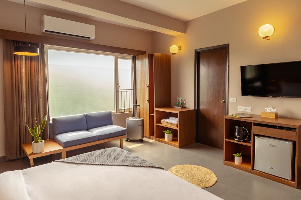 Фото Minimalist Poshtel & Suites