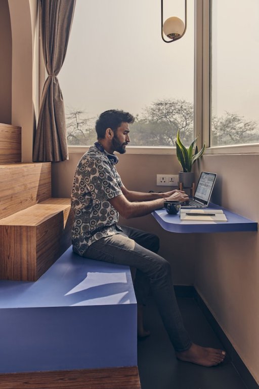 Фото Minimalist Poshtel & Suites