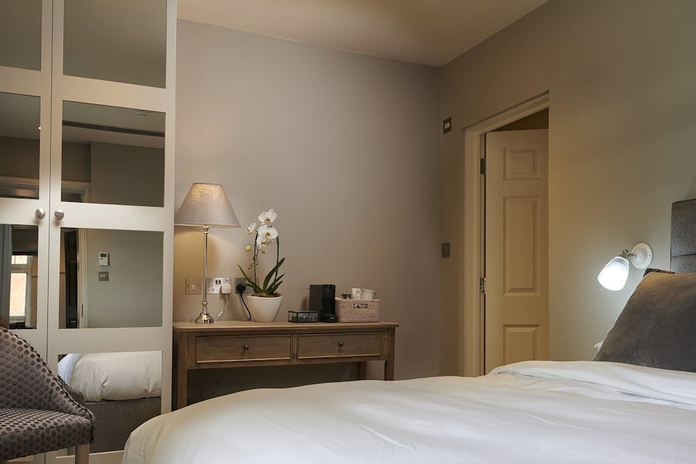 Фото The Bridge in Barnes