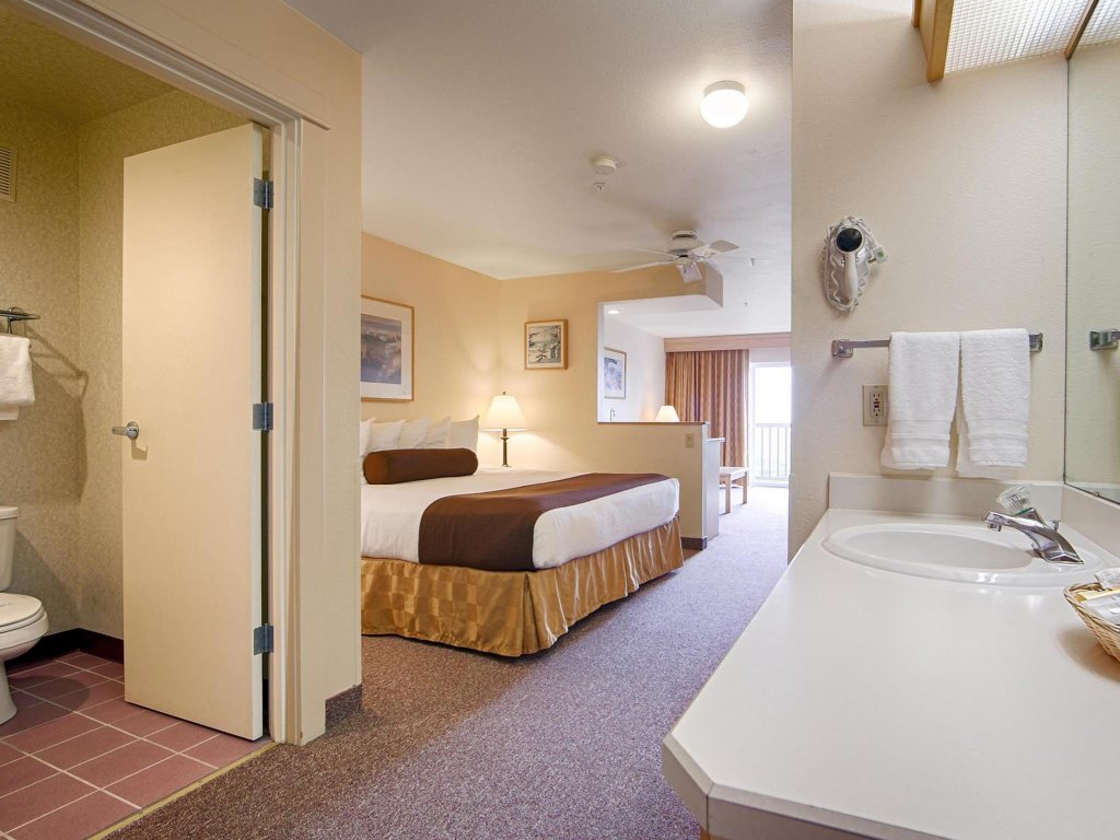 Фото Best Western Lighthouse Suites Inn