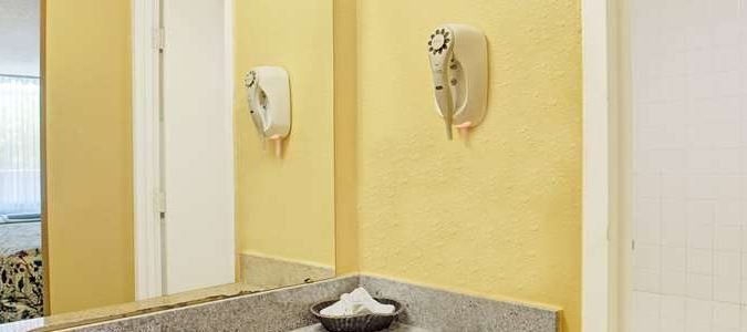 Фото Days Inn by Wyndham Alexandria South